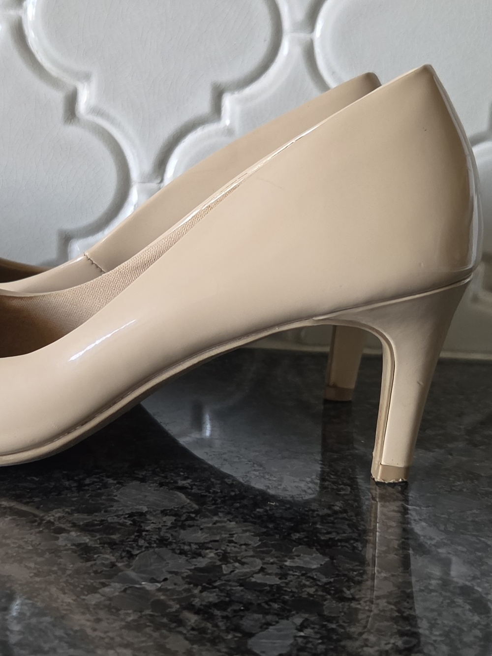 Dexflex Comfort Nude Beige Patent Mid-Heel Pumps 7Wide - Picture 3 of 16